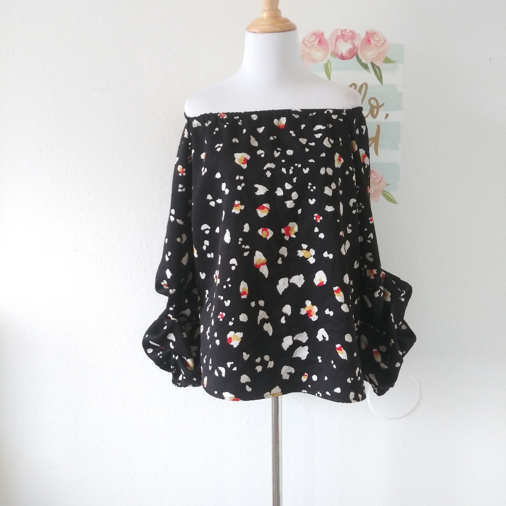 HALOGEN off shoulder ruched sleeve top. Size 1X
